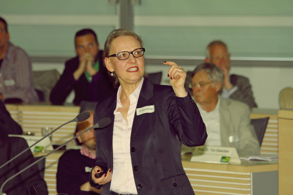 Dr. Petra Krings am 28.09.2015 im Landtag Kiel